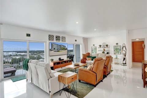 Condominio en venta en Hollywood, Florida, 2 dormitorios, 227.05 m2 № 1973288 - foto 11
