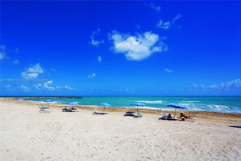Copropriété à louer à Bal Harbour, Floride: 2 chambres, 98.1 m2 № 1861107 - photo 21