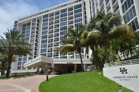 Copropriété à louer à Bal Harbour, Floride: 2 chambres, 98.1 m2 № 1861107 - photo 1