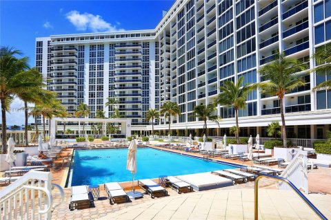 Copropriété à louer à Bal Harbour, Floride: 2 chambres, 98.1 m2 № 1861107 - photo 18