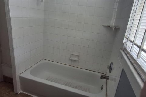 House in Tampa, Florida 2 bedrooms, 84.73 sq.m. № 2239783 - photo 24