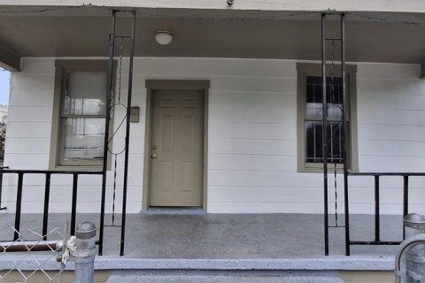 House in Tampa, Florida 2 bedrooms, 84.73 sq.m. № 2239783 - photo 12