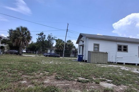 House in Tampa, Florida 2 bedrooms, 84.73 sq.m. № 2239783 - photo 9