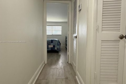 Condo in Sunrise, Florida, 1 bedroom  № 1896567 - photo 21