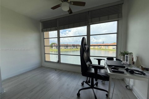 Condo in Sunrise, Florida, 1 bedroom  № 1896567 - photo 16