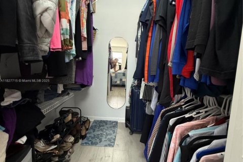 Condo in Sunrise, Florida, 1 bedroom  № 1896567 - photo 28