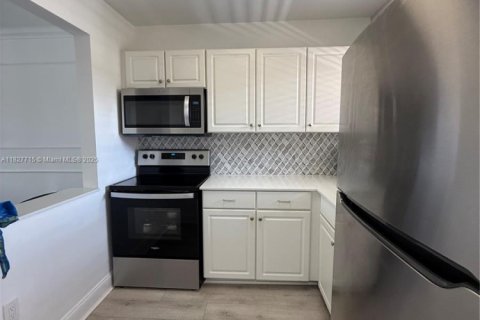 Condo in Sunrise, Florida, 1 bedroom  № 1896567 - photo 3