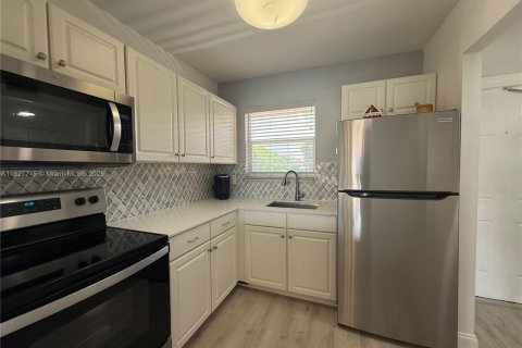 Condo in Sunrise, Florida, 1 bedroom  № 1896567 - photo 1