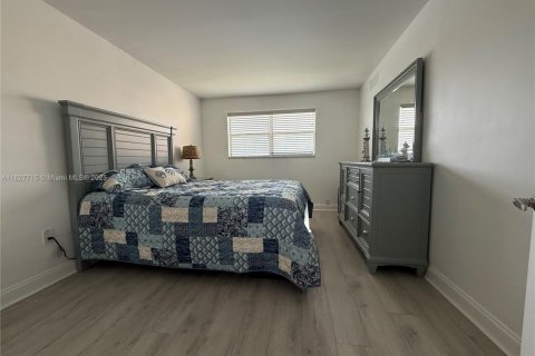 Condo in Sunrise, Florida, 1 bedroom  № 1896567 - photo 24