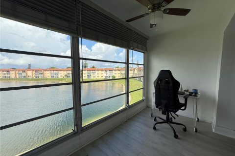 Condo in Sunrise, Florida, 1 bedroom  № 1896567 - photo 14