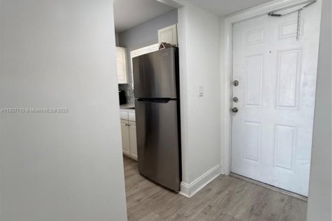 Condo in Sunrise, Florida, 1 bedroom  № 1896567 - photo 5