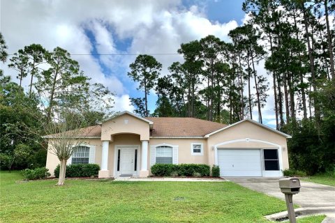 House in Palm Coast, Florida 3 bedrooms, 187.11 sq.m. № 1918700 - photo 1