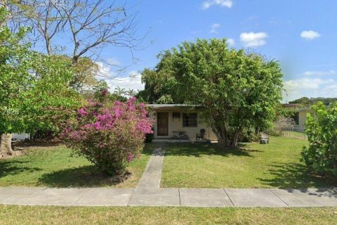 House in Miami, Florida 3 bedrooms, 125.51 sq.m. № 2011717