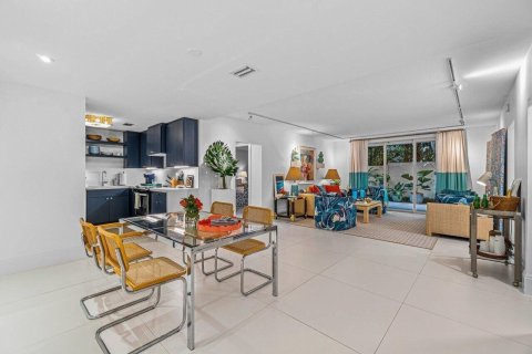 Condo in Palm Beach, Florida, 2 bedrooms  № 2158419 - photo 3