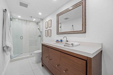Condo in Palm Beach, Florida, 2 bedrooms  № 2158419 - photo 22