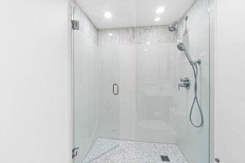 Condo in Palm Beach, Florida, 2 bedrooms  № 2158419 - photo 23