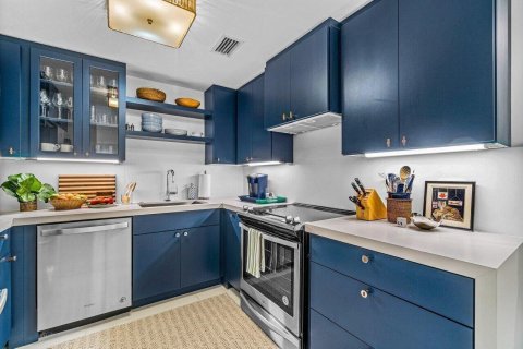 Condo in Palm Beach, Florida, 2 bedrooms  № 2158419 - photo 7