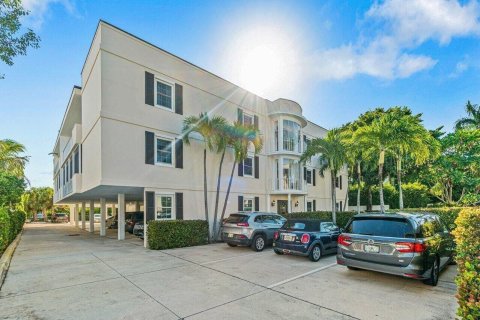 Condo in Palm Beach, Florida, 2 bedrooms  № 2158419 - photo 28