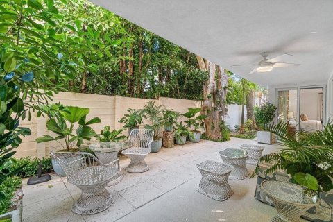 Condo in Palm Beach, Florida, 2 bedrooms  № 2158419 - photo 2