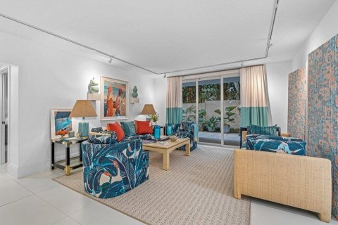 Condo in Palm Beach, Florida, 2 bedrooms  № 2158419 - photo 11