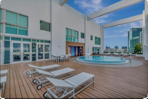 Condo in Miami, Florida, 1 bedroom  № 1956226 - photo 1