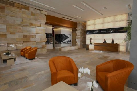 Condo in Miami, Florida, 1 bedroom  № 1956226 - photo 5