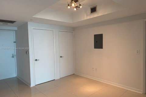 Condo in Miami, Florida, 1 bedroom  № 1956226 - photo 10