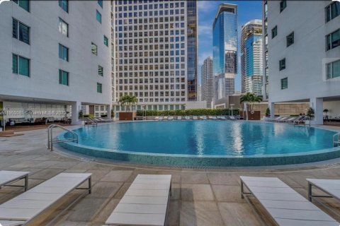 Condo in Miami, Florida, 1 bedroom  № 1956226 - photo 2