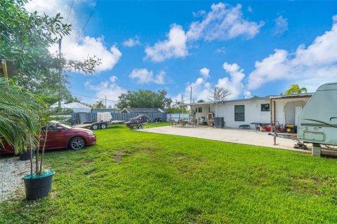 House in Homestead, Florida 3 bedrooms, 88.16 sq.m. № 1842511 - photo 29