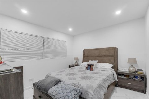 House in Homestead, Florida 3 bedrooms, 88.16 sq.m. № 1842511 - photo 18