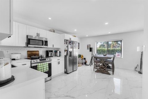 House in Homestead, Florida 3 bedrooms, 88.16 sq.m. № 1842511 - photo 14