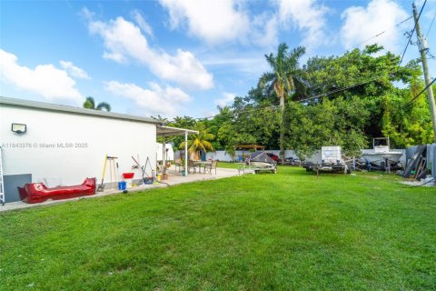 House in Homestead, Florida 3 bedrooms, 88.16 sq.m. № 1842511 - photo 28