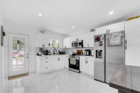 House in Homestead, Florida 3 bedrooms, 88.16 sq.m. № 1842511 - photo 13