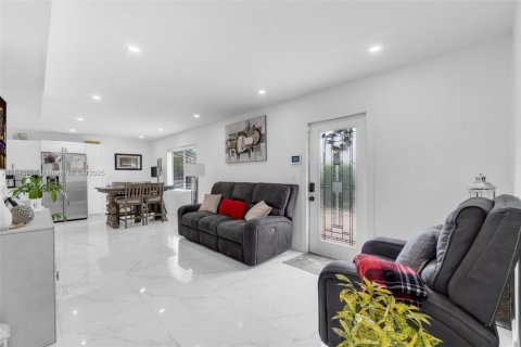 House in Homestead, Florida 3 bedrooms, 88.16 sq.m. № 1842511 - photo 10