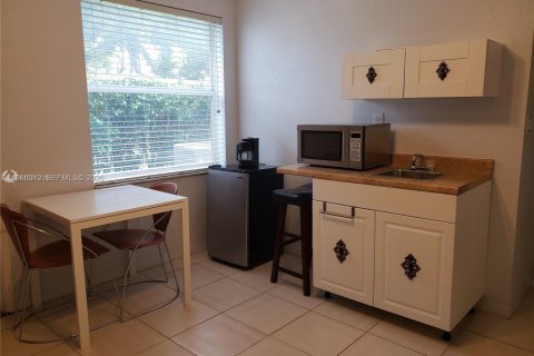 Снять в аренду коммерческую недвижимость в Майами, Флорида 1 спальня, 168.99м2, № 2060330 - фото 7