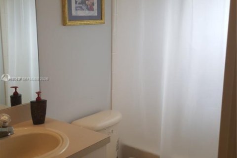 Снять в аренду коммерческую недвижимость в Майами, Флорида 1 спальня, 168.99м2, № 2060330 - фото 3