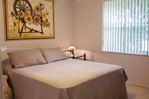 Снять в аренду коммерческую недвижимость в Майами, Флорида 1 спальня, 168.99м2, № 2060330 - фото 2