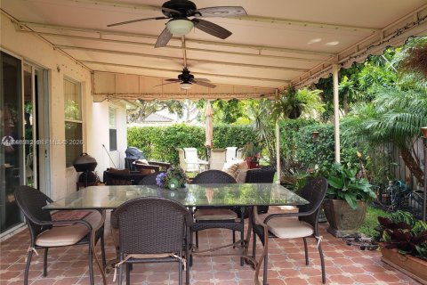 Снять в аренду коммерческую недвижимость в Майами, Флорида 1 спальня, 168.99м2, № 2060330 - фото 11