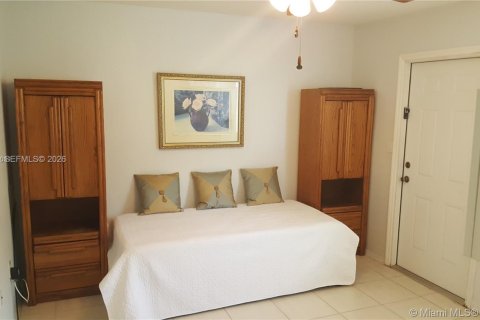 Снять в аренду коммерческую недвижимость в Майами, Флорида 1 спальня, 168.99м2, № 2060330 - фото 5