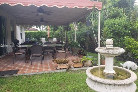 Снять в аренду коммерческую недвижимость в Майами, Флорида 1 спальня, 168.99м2, № 2060330 - фото 10