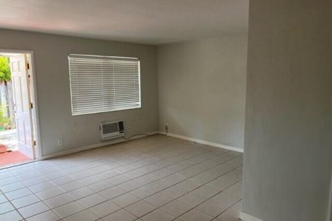 Commercial property in Fort Lauderdale, Florida 3 rooms, 41.81 sq.m. № 2088337 - photo 2