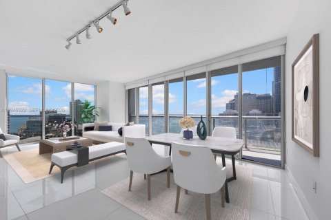 Снять в аренду кондоминиум в Майами, Флорида 3 спальни, 173.73м2, № 2005462 - фото 2