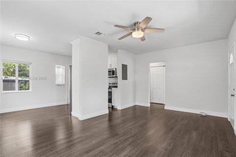 Casa en venta en Opa-locka, Florida, 2 dormitorios, 80.08 m2 № 2058221 - foto 10