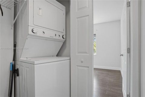 Casa en venta en Opa-locka, Florida, 2 dormitorios, 80.08 m2 № 2058221 - foto 20