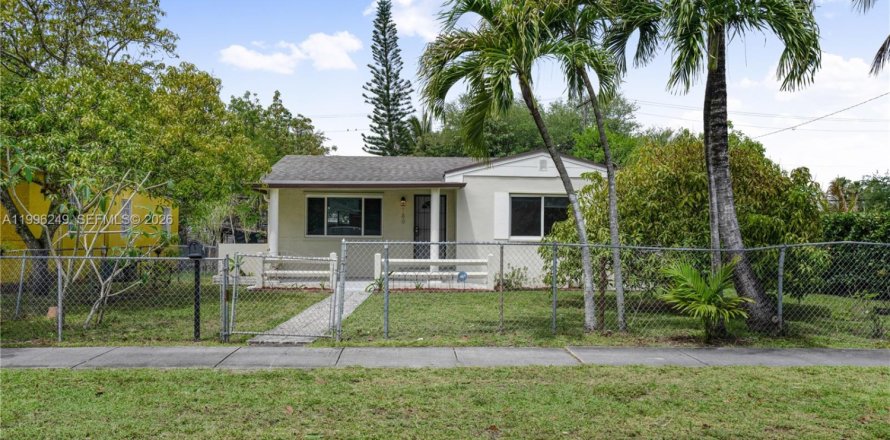 Casa en Opa-locka, Florida 2 dormitorios, 80.08 m2 № 2058221