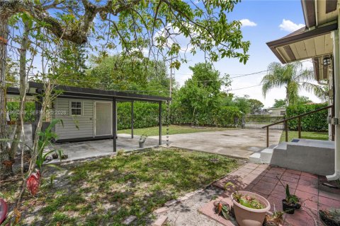 Casa en venta en Opa-locka, Florida, 2 dormitorios, 80.08 m2 № 2058221 - foto 4