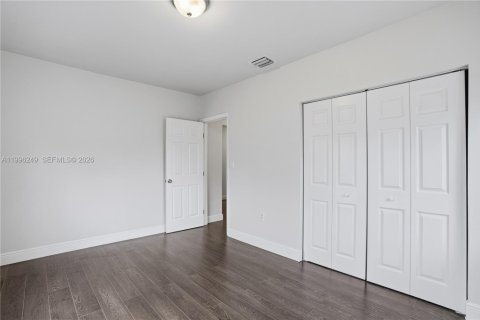 Casa en venta en Opa-locka, Florida, 2 dormitorios, 80.08 m2 № 2058221 - foto 16