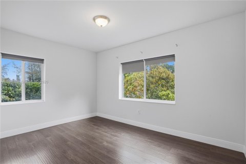 Casa en venta en Opa-locka, Florida, 2 dormitorios, 80.08 m2 № 2058221 - foto 15