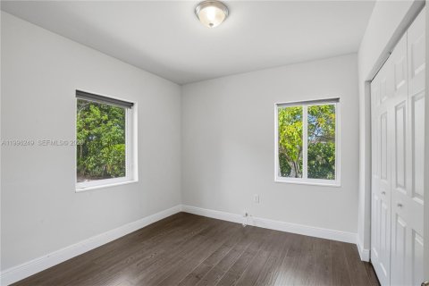 Casa en venta en Opa-locka, Florida, 2 dormitorios, 80.08 m2 № 2058221 - foto 17