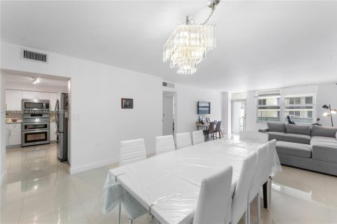 Купить кондоминиум в Серфсайд, Флорида 1 спальня, 86.31м2, № 2012789 - фото 2